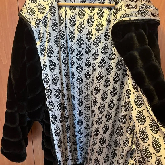Brand new ladies faux fur coat with a hoodie. Warm and soft. Color black. - Picture 3 of 6